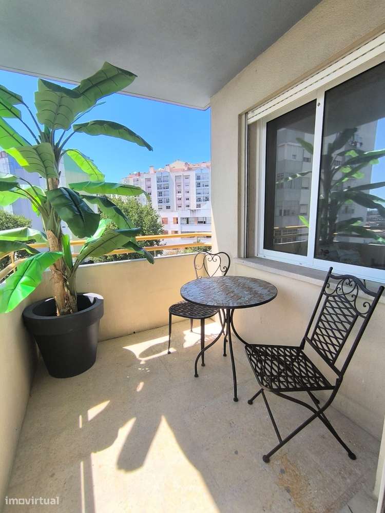 Apartamento T2 em Massamá Renovado com varanda e elevador-22