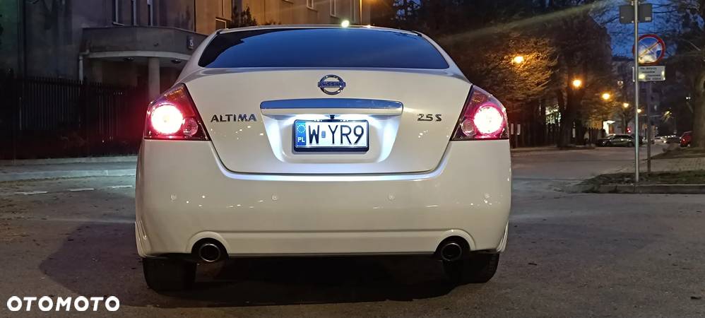 Nissan Altima - 3