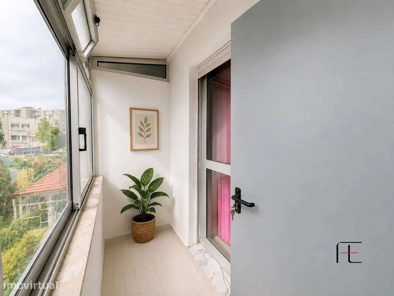 Apartamento T3 Rio Tinto com lugar de garagem e varanda-11