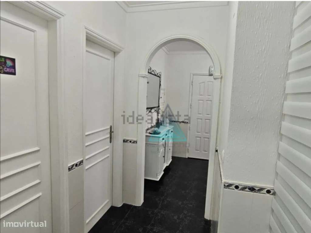 ApartamentoT2 com Open Space e 2 Entradas Independentes na Baixa da...-14