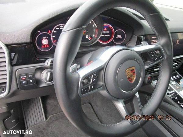 Porsche Cayenne - 8