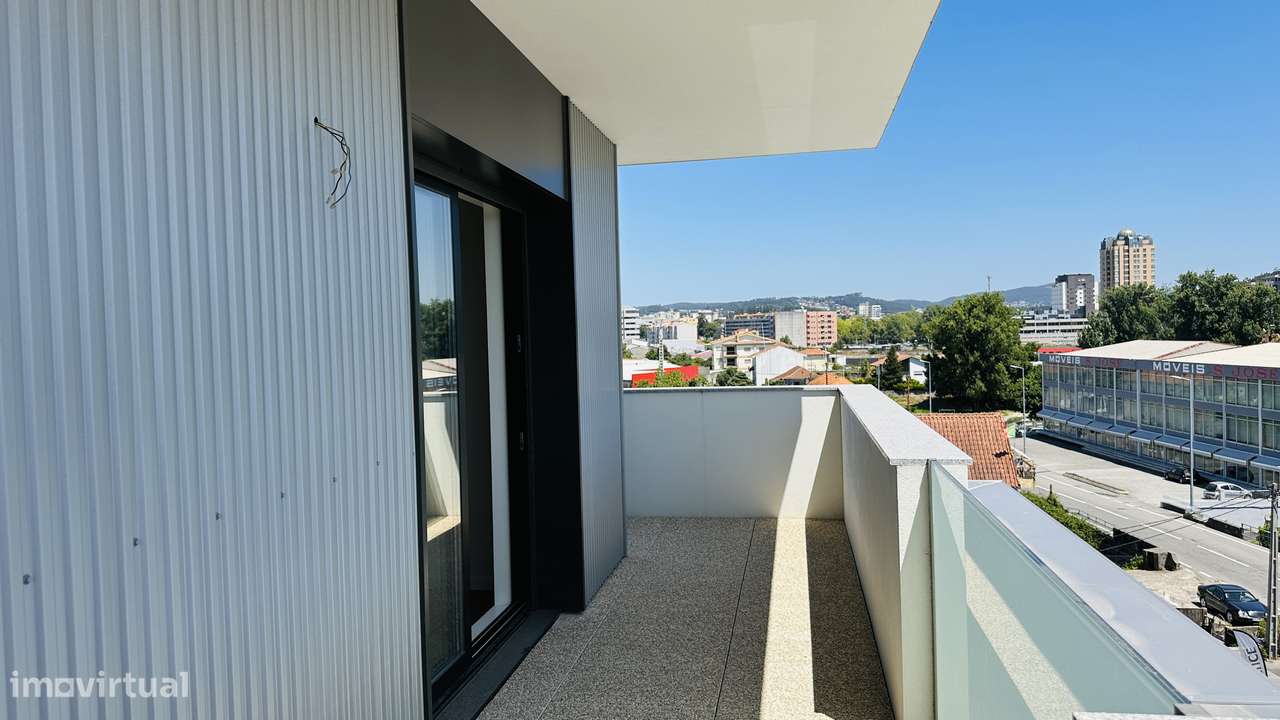 ÚNICO - T3+1 Novo, Último Piso, c/ Varandas e Garagem 3 automóveis-21