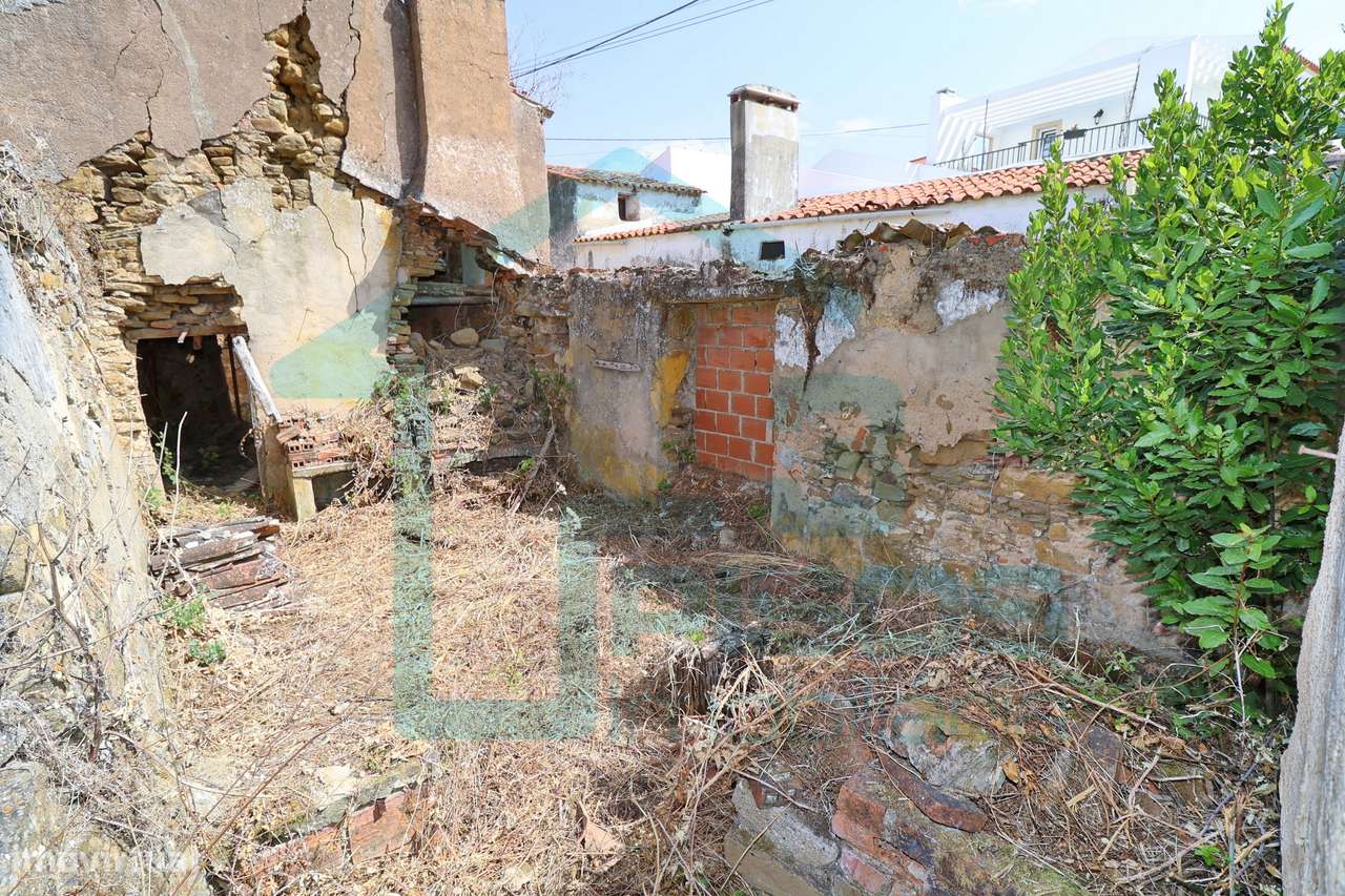 Moradia para recuperar 323 m², dois pisos, 25 minutos de Torres Vedras-12