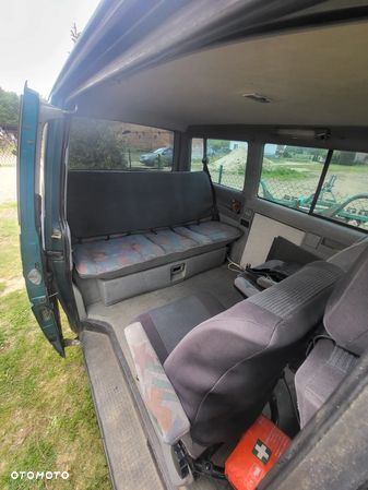 Volkswagen Transporter - 1