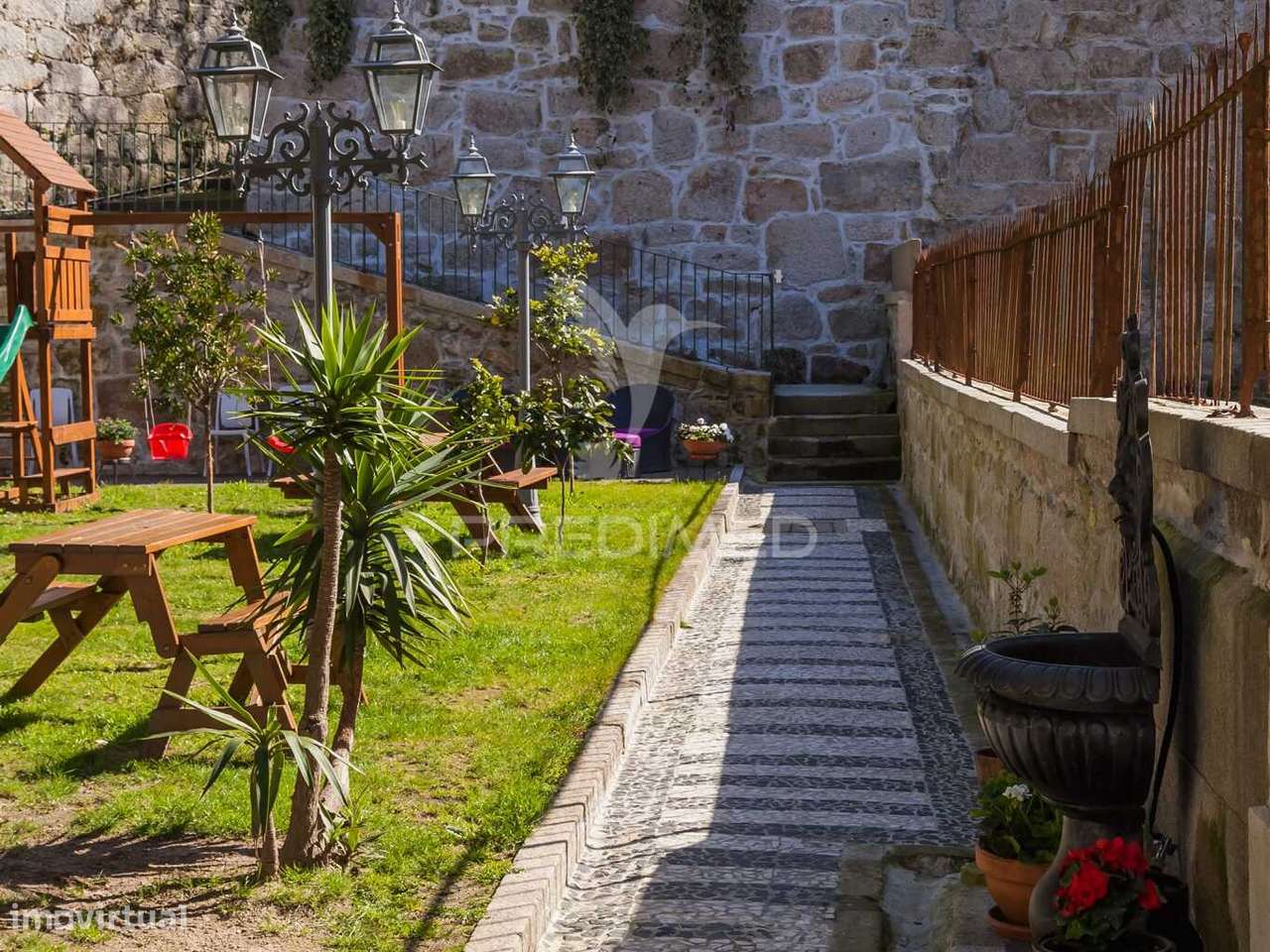 Prédio AL com 11 suites em funcionamento - Grande imagem: 3/14