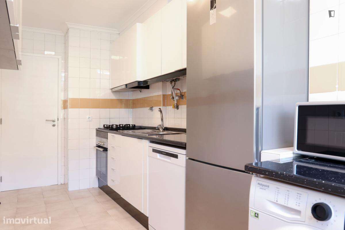 Quarto - localizado em Benfica Lisbon - Grande imagem: 5/15