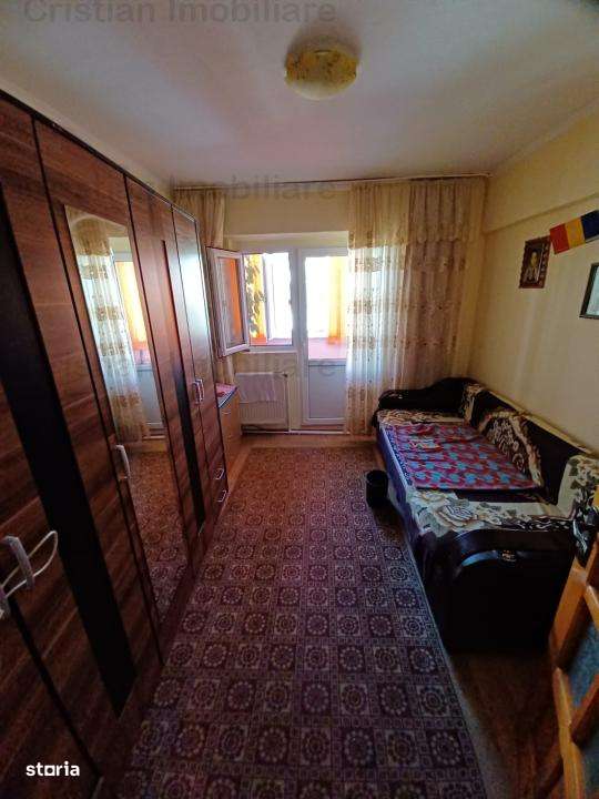 Ap. 4 cam, conf 1, Radu Negru, Et.3, spatios - Imagine principală: 3/11