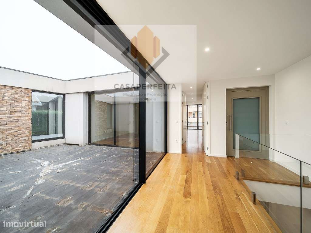 Luxuosa Moradia T4 a 150 metros da Praia - Madalena-29