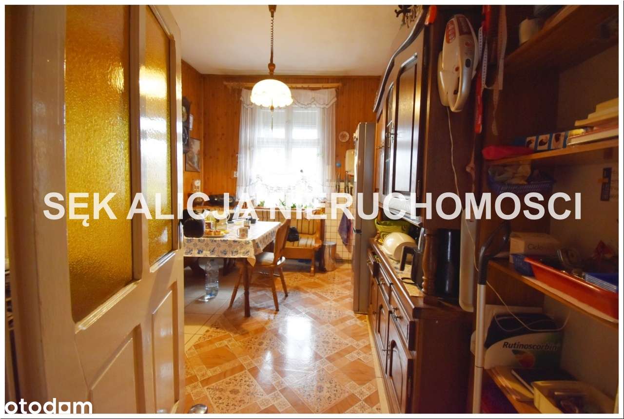 Kamienica z dużym parkingiem i ogrodem-11