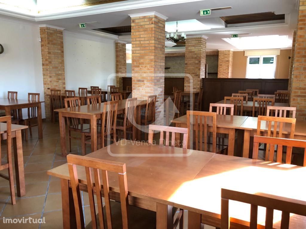 Restaurante com 230 m2 e com 3 Zonas de Refeição no Pinha...