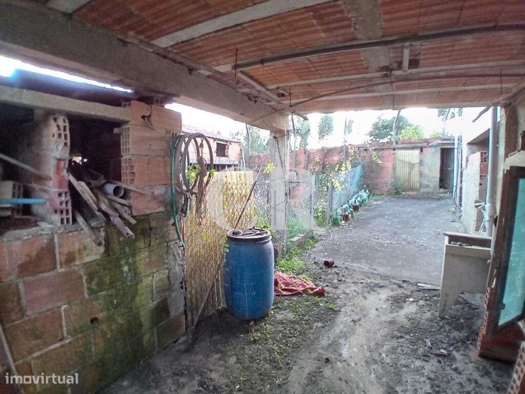 Moradia T3 com terreno pronta a habitar, logradouro e poço de água em-18