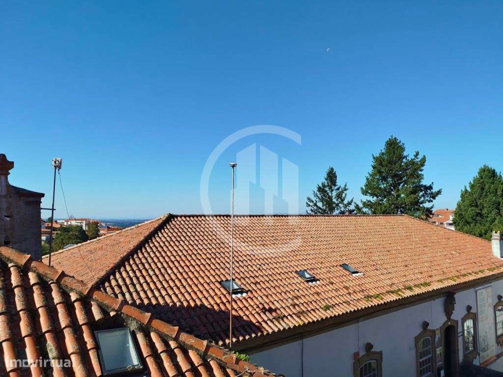 Moradia de 3 pisos com 2 entradas Independentes em Gouveia - Ideal ...-8