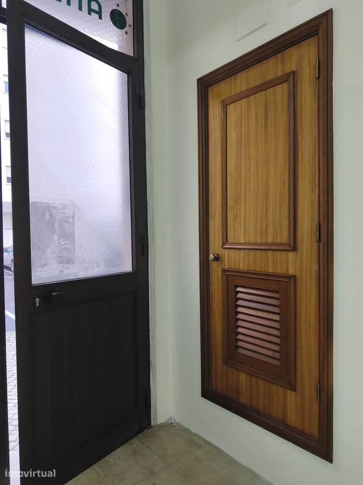 Loja no Casal do Cotão, Bem Conservada, Saída de fumos, 2 WCs, Montra.-12