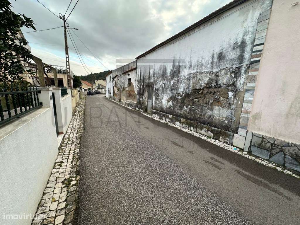 Prédio C/ Projeto em Aprovação - 3 Moradias - Ponte de Lousa, Loures-2