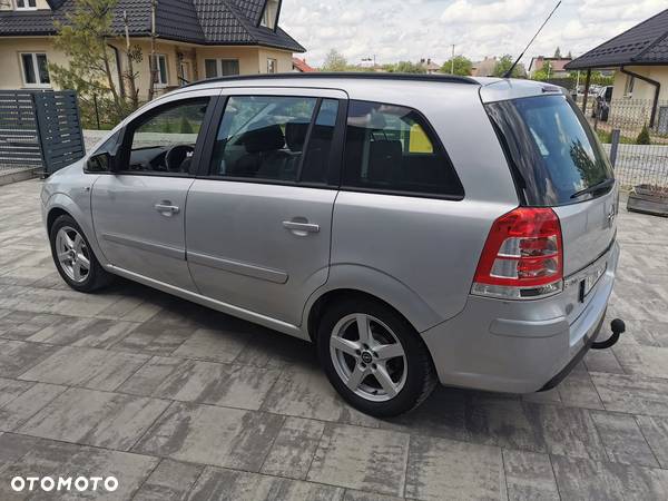 Opel Zafira 1.6 Cosmo - 32