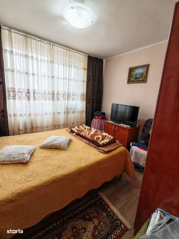 Apartament 3 camere Trivale, etaj 3, decomandat, centrala proprie - Imagine principală: 3/6