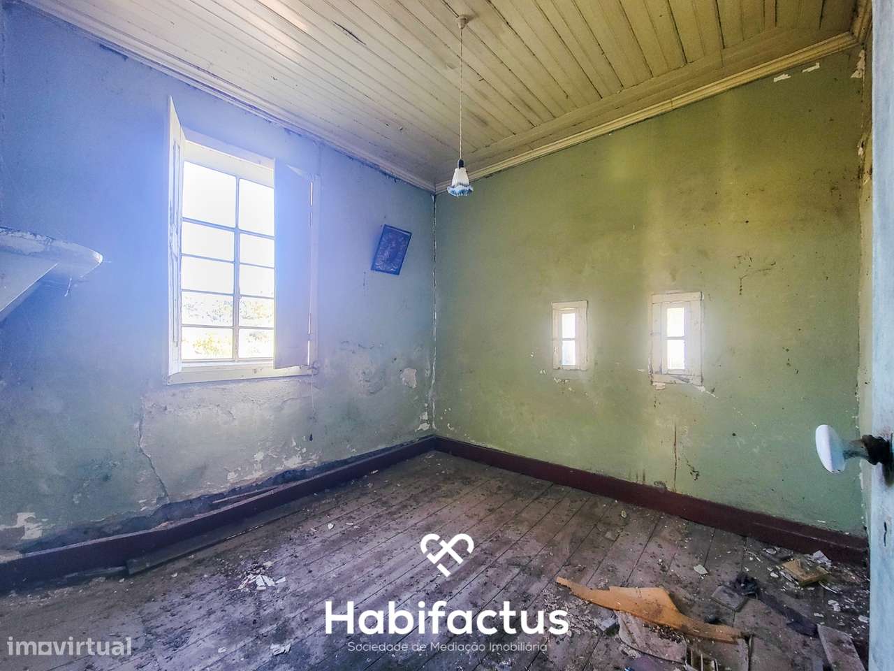 Moradia Isolada T3, para reconstrução com terraço e terreno de 1.828 m-21