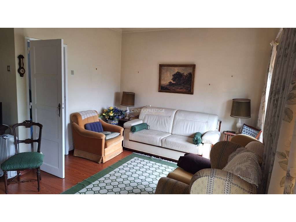 Moradia T4 com quintal e garagem em Algueirão-21