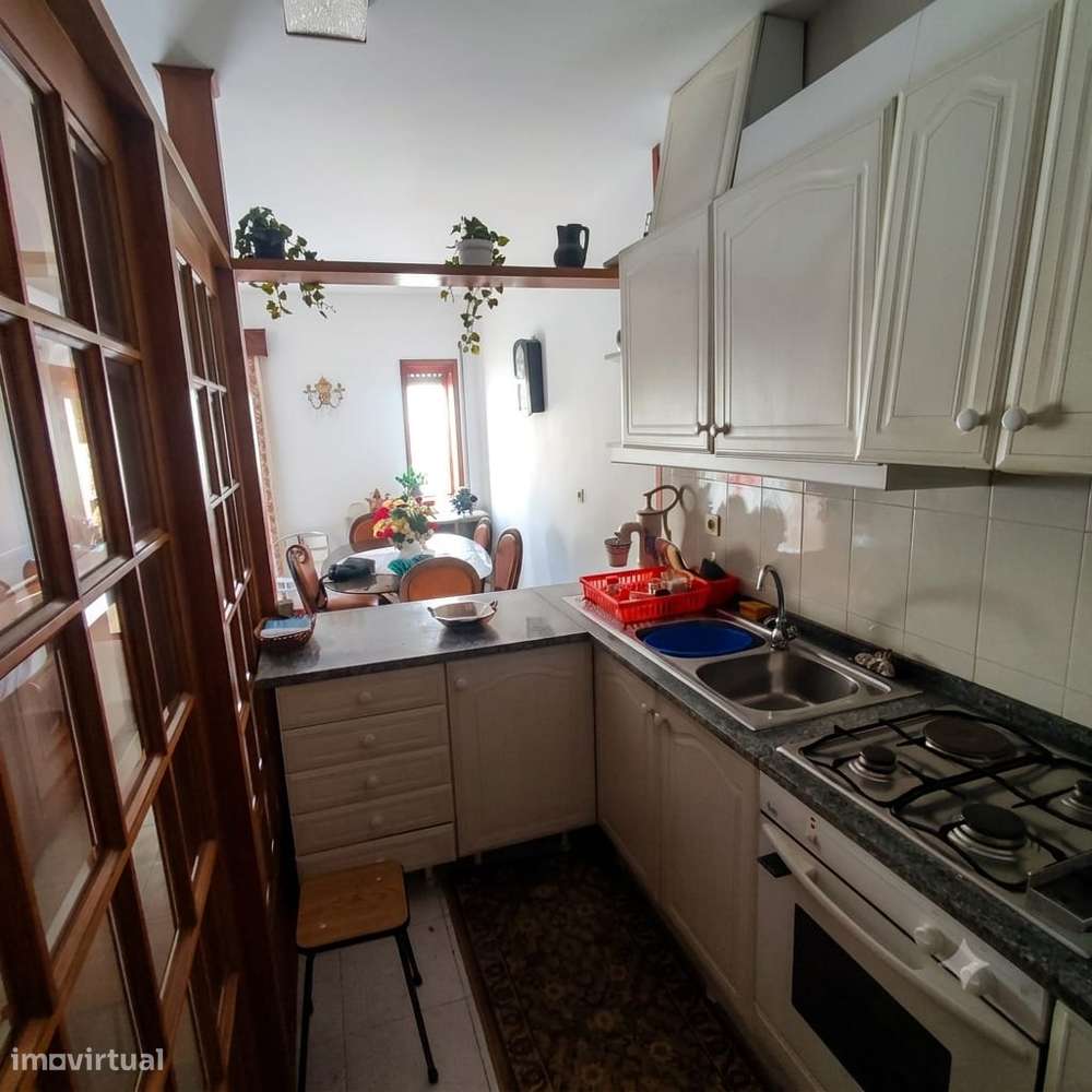 Apartamento T2 com terraço, varanda e 3 casas de banho-16