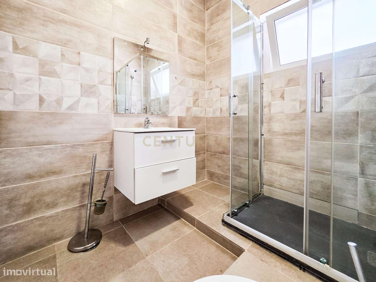 Apartamento T2 Remodelado no Barreiro – Moderno, Versátil e Pronto a H-21