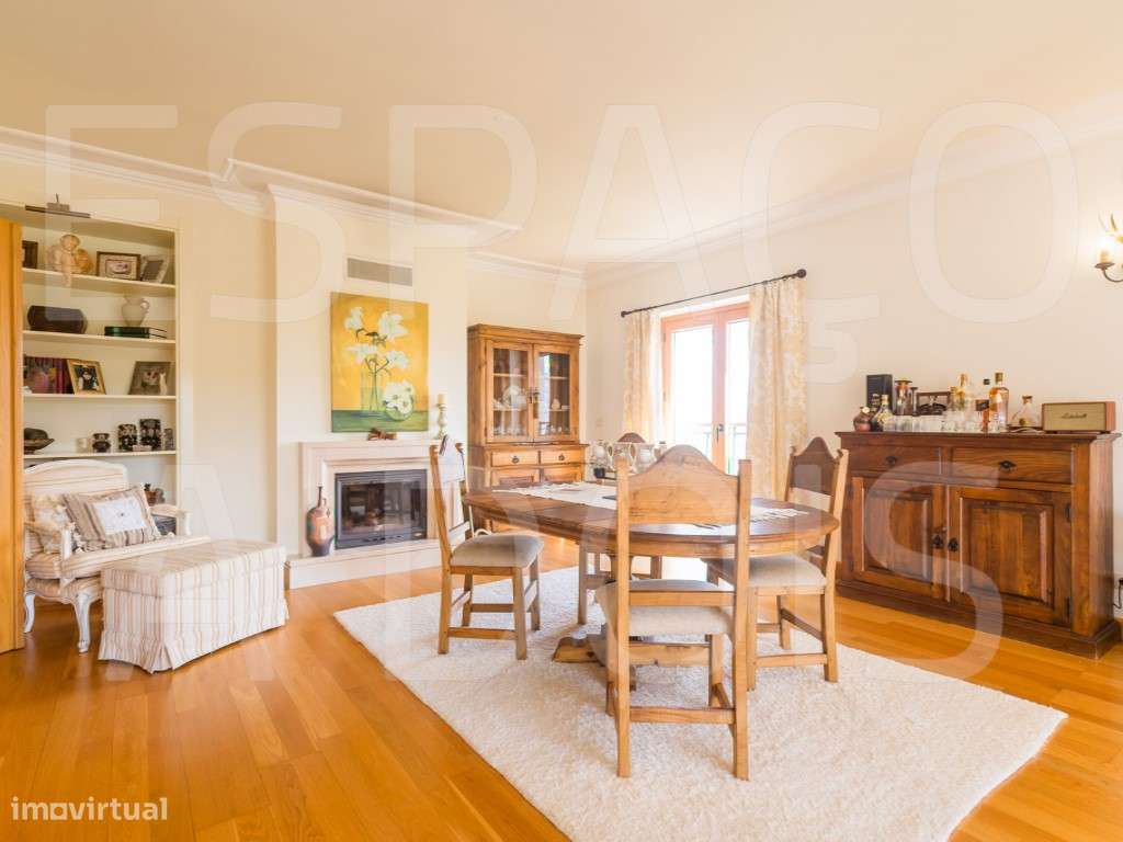 DESLUMBRANTE! Condomínio Privado com porteiro residente, vigilância...-24