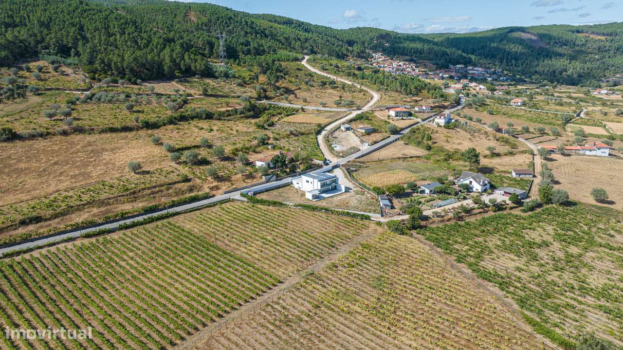 Moradia T4 semi-nova c/ 4 suites-41