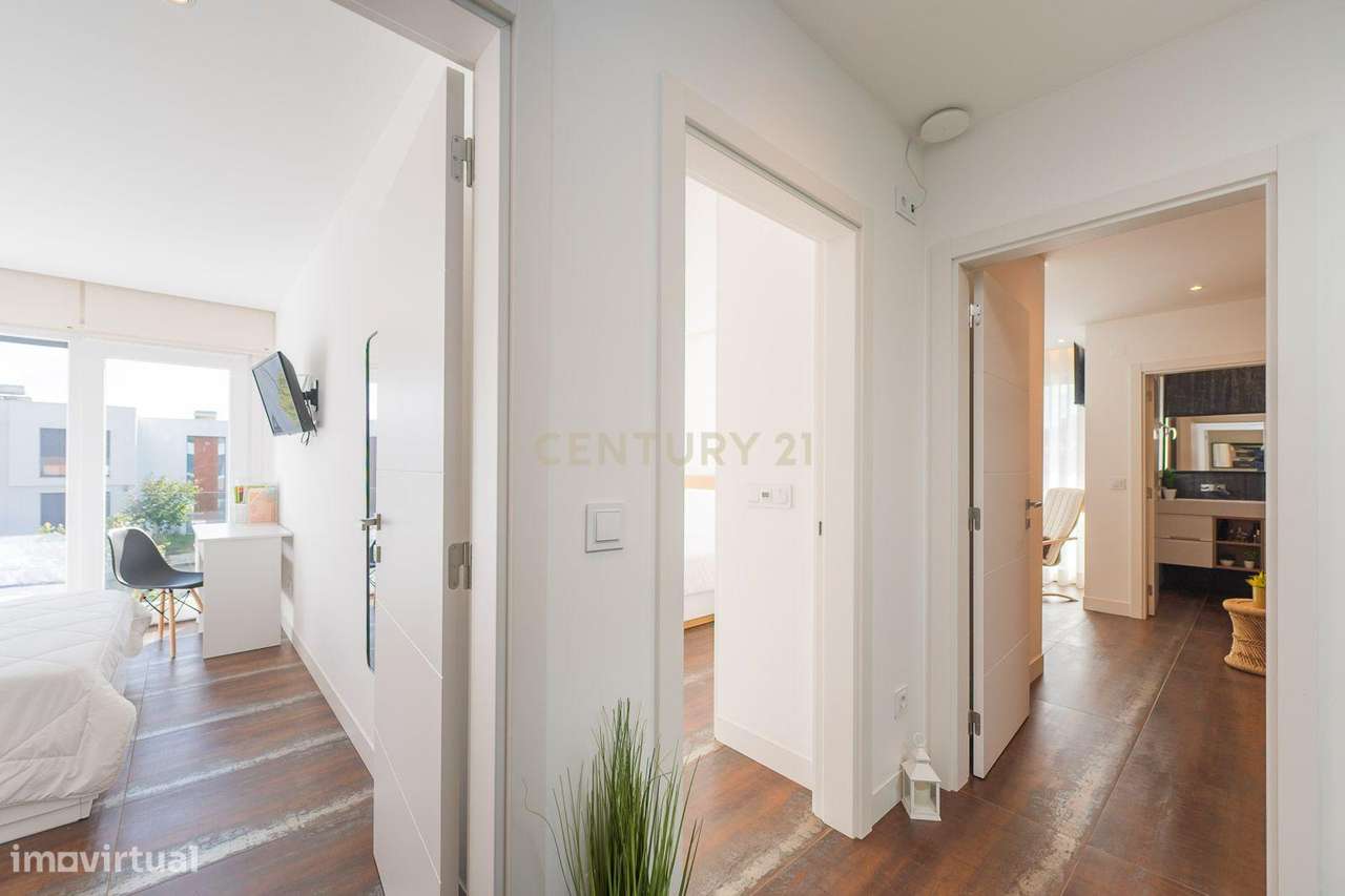 Excelente moradia geminada V4 em Urbanização nova na zona de Albarraqu-40