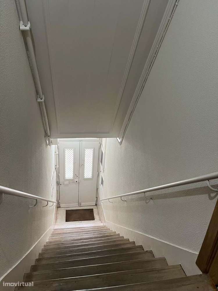 Prédio Misto | Praça do Bocage | Remodelado - Grande imagem: 5/28