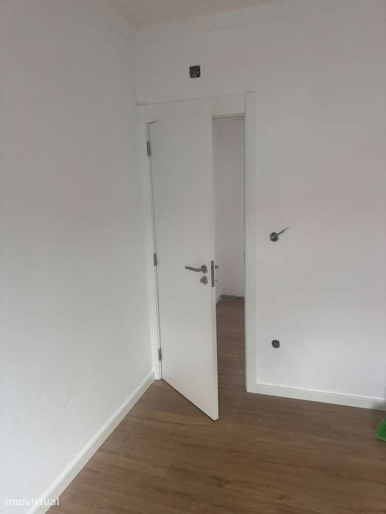 T2 Compacto com Logradouro e Garagem – Lousã (2 min do centro) - Grande imagem: 2/10