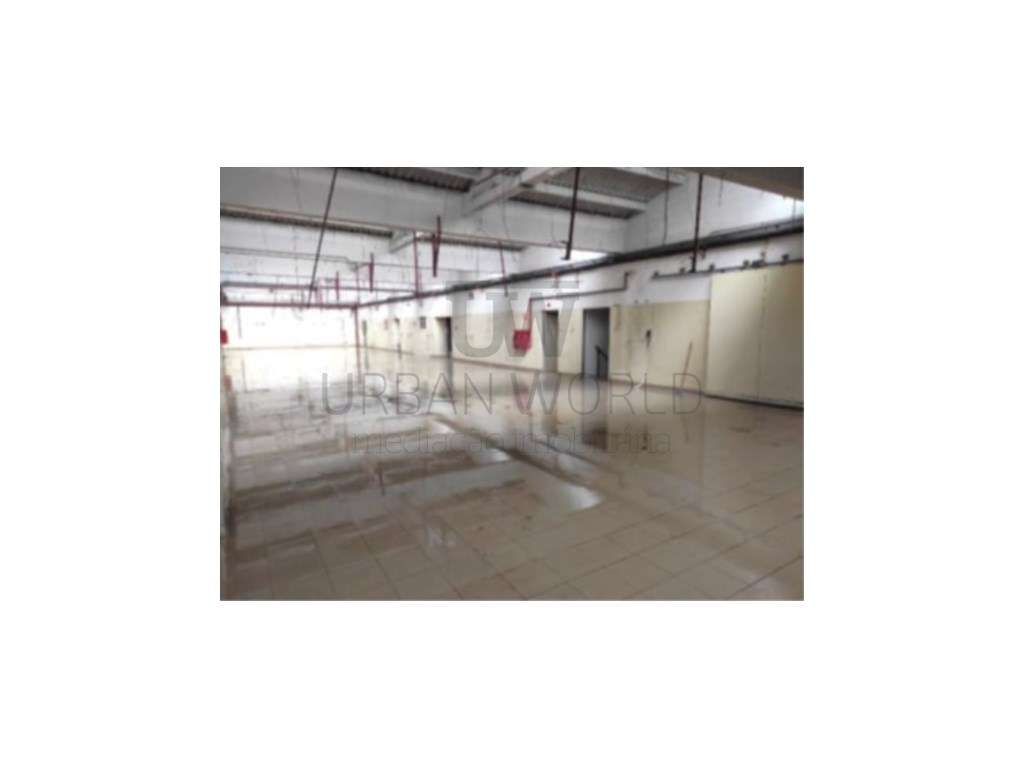 Armazém Industrial, Alfragide - Centro, 7.144 m2 - Grande imagem: 3/5
