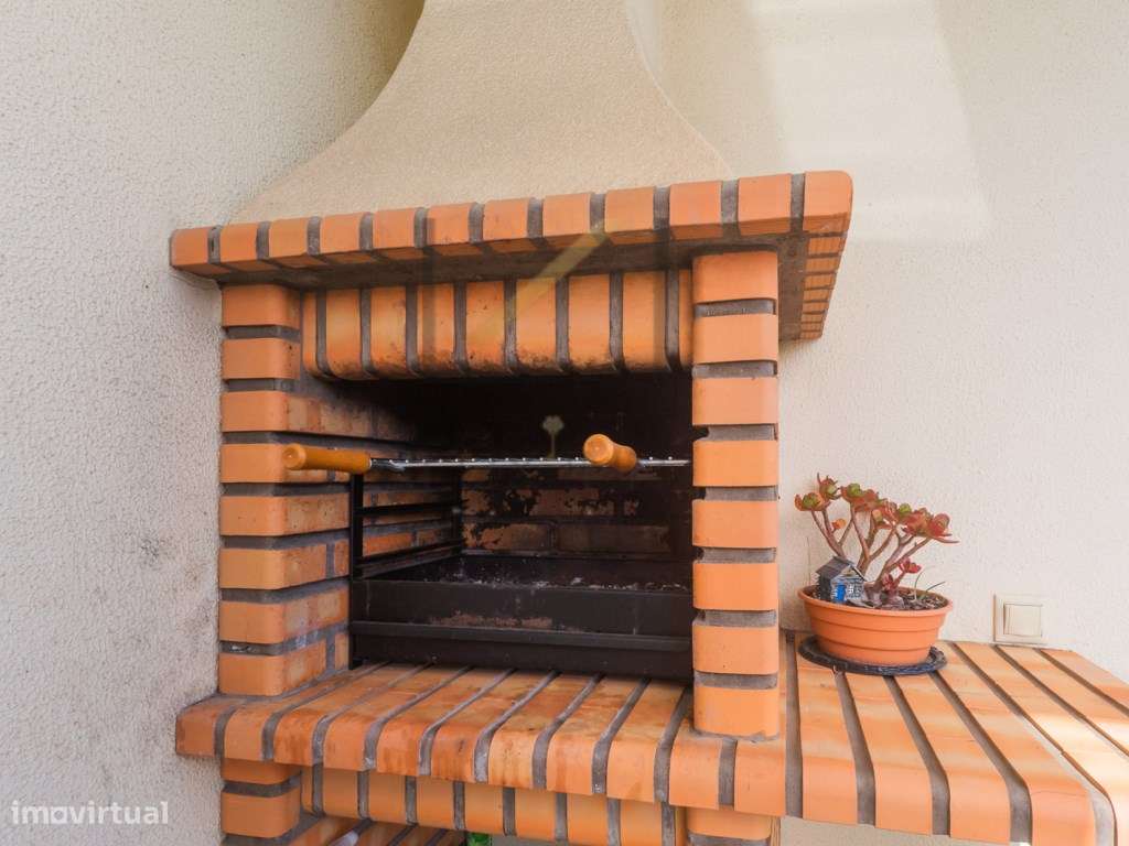 Andar de Moradia T2 + 1 Duplex Remodelado com Cave, Garagem Box e L...-6