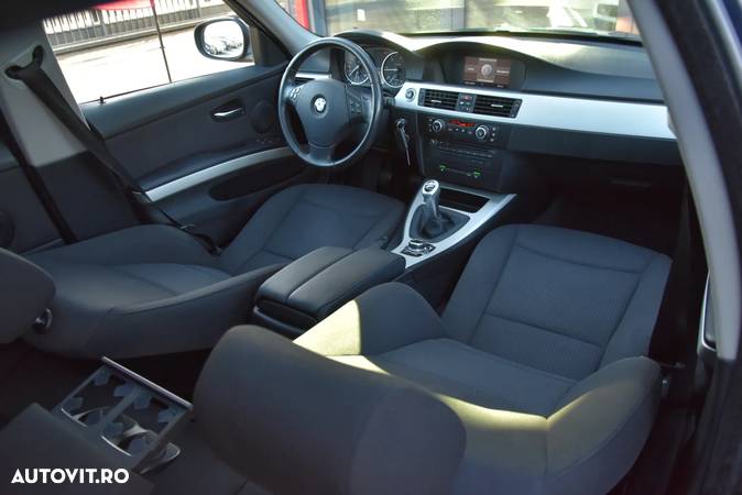 BMW Seria 3 318d Touring Luxury Line - 14