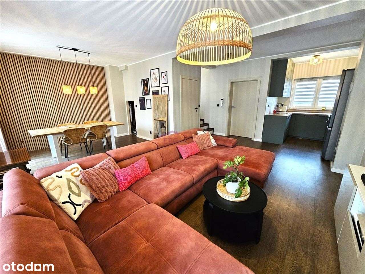 Dom na zamkniętym osiedlu – wyposażenie w cenie!-2