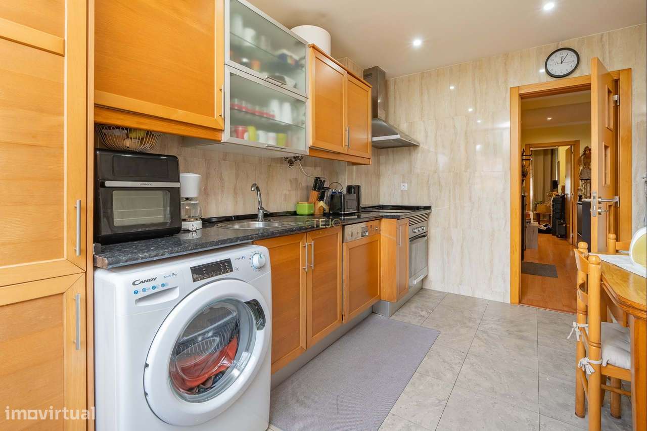 Apartamento T2 em Sacavém com Excelente Localização-11