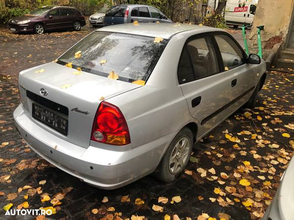 Dezmembrez Hyundai Accent 2005 gri - 6