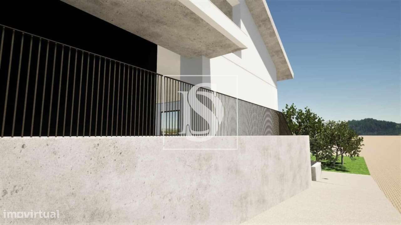 Moradia T4 de três pisos inserido num terreno com 1188m2. Exclente pot-7