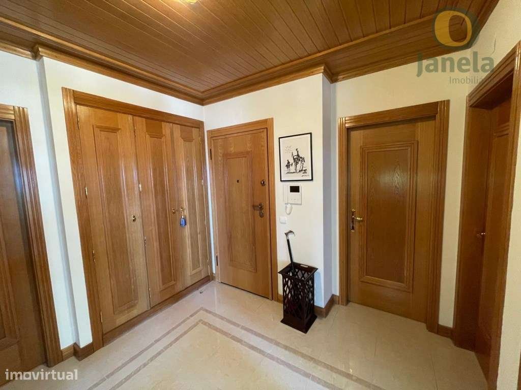 T4 em edifício nobre na Av. 5 de Outubro, Faro - Grande imagem: 3/30