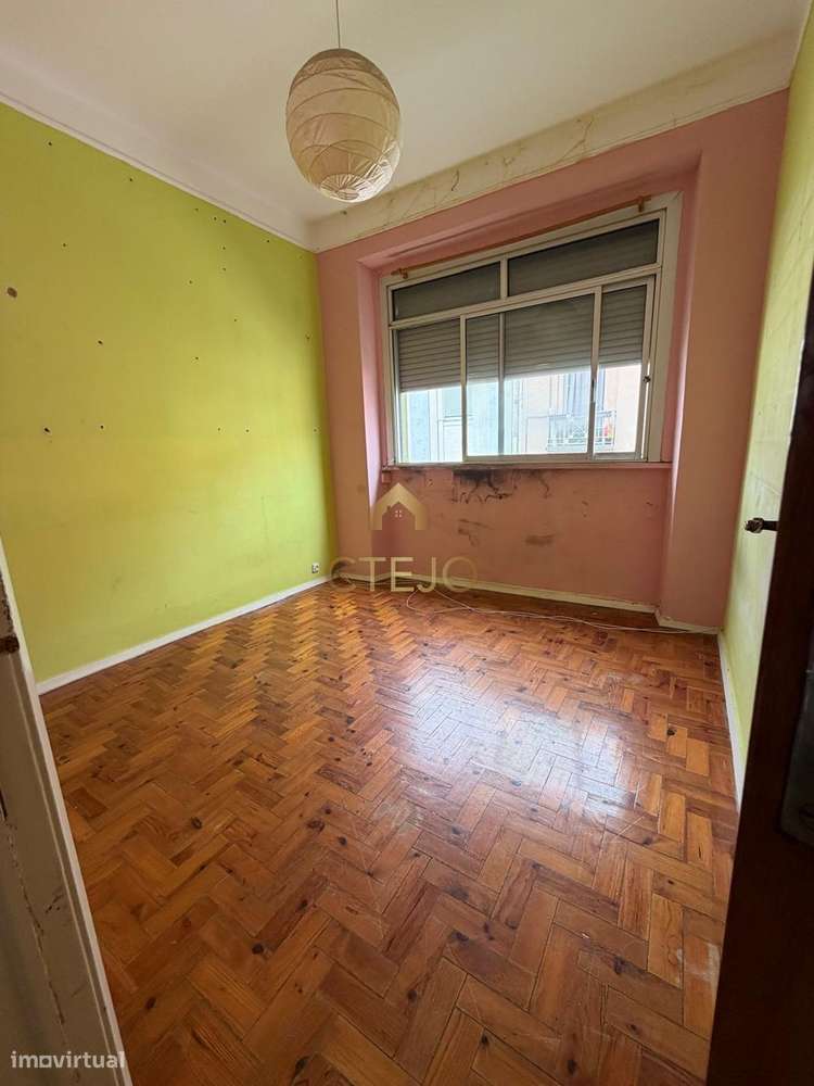 Apartamento T3 com vistas urbanas em Penha de França, Lisboa-5