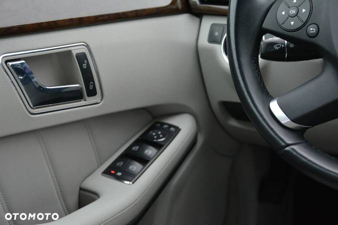 Mercedes-Benz Klasa E 250 T BlueTEC 9G-TRONIC Avantgarde - 27