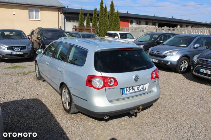 Volkswagen Passat Variant 1.6 TDI DPF BlueMotion Technology Sportline - 3