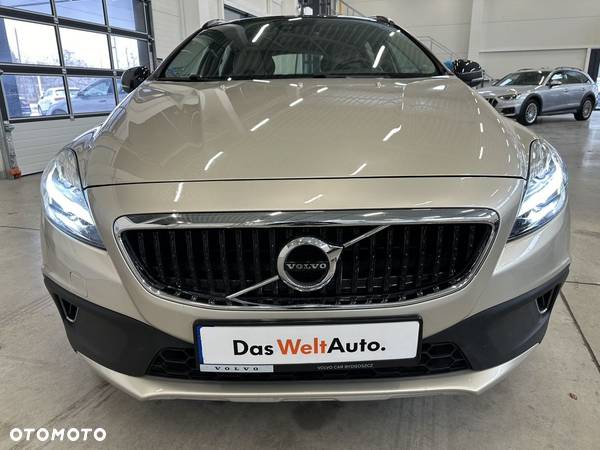 Volvo V40 Cross Country T3 Geartronic Momentum - 2