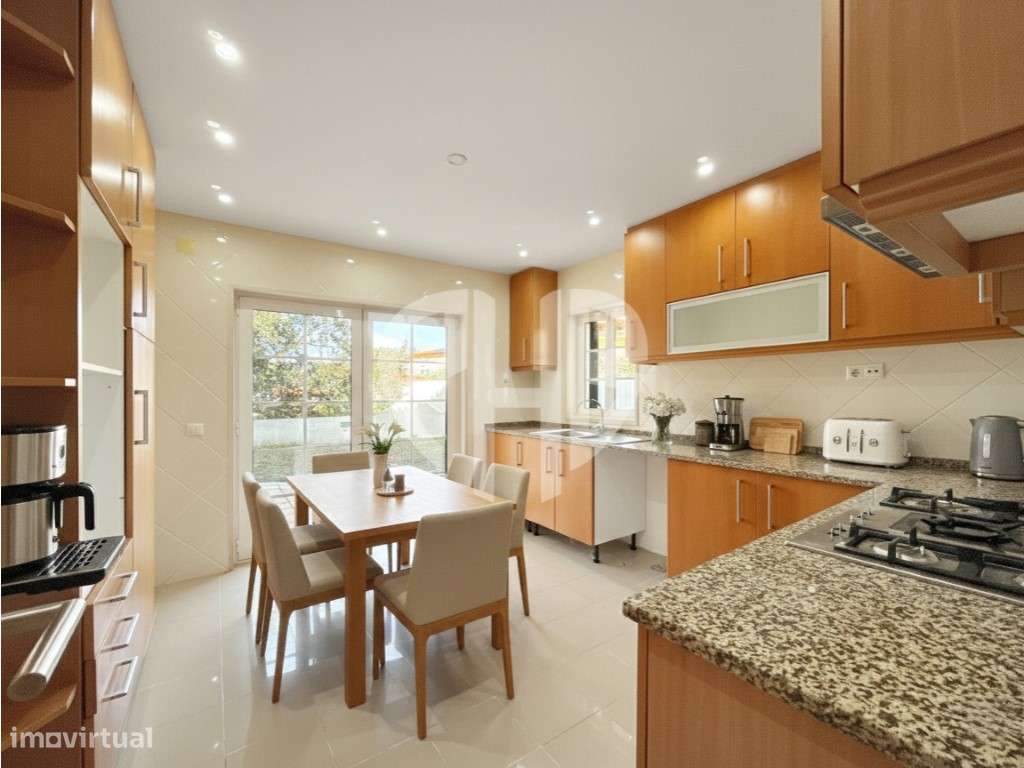 Moradia Geminada T4 // Condominio - Aldeia de Irmãos / Azeitão-11