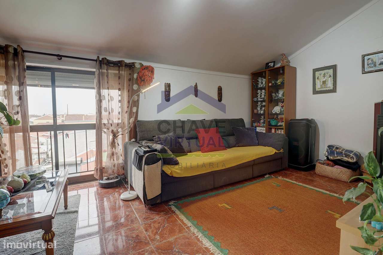 Apartamento T2 com Garagem - Centro Bombarral-6
