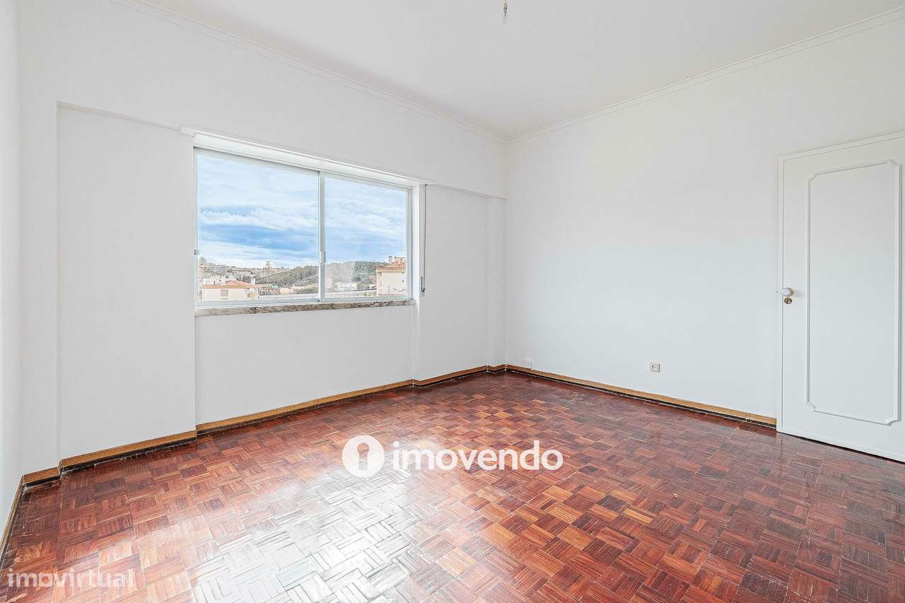 Apartamento T2 com áreas amplas, em Odivelas-22
