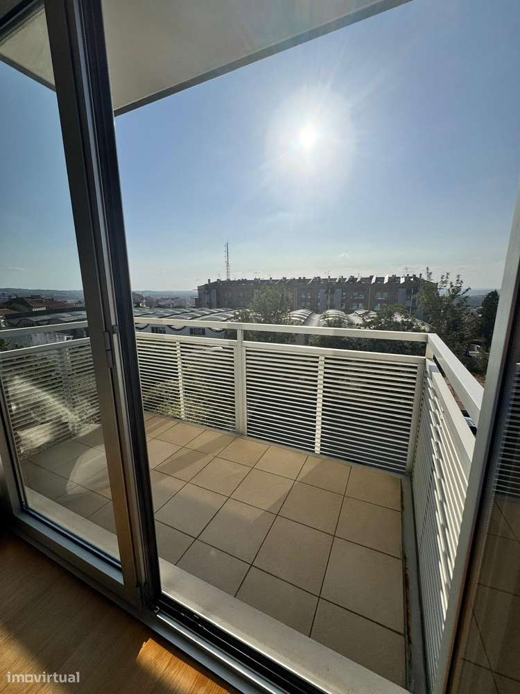 Apartamento duplex T4 com 3  garagens-8
