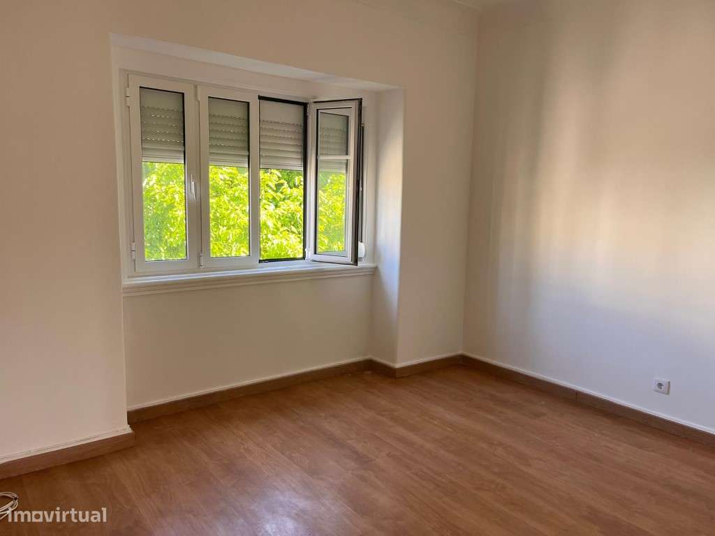 Apartamento T4, nas Mercês, Rio de Mouro-10