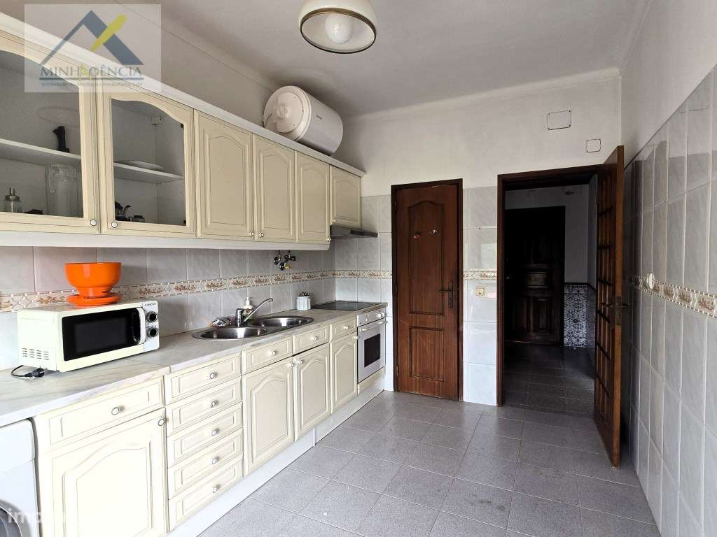 Apartamento T2 na Av. Bento Gonçalves em Setúbal-8