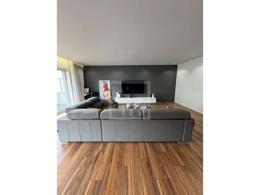 T2 - com terraço grande - centro de Santo Tirso-6