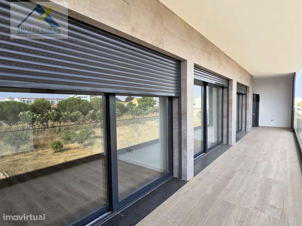 Apartamento T3 Novo com garagem e piscina no Montijo-32