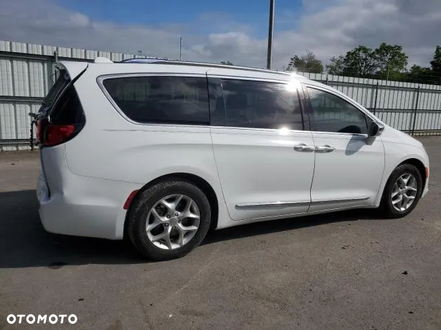 Chrysler Pacifica - 3